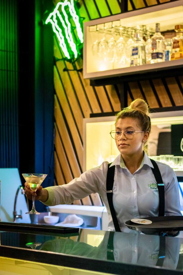 מדיין Lleras Green Hotel מראה חיצוני תמונה