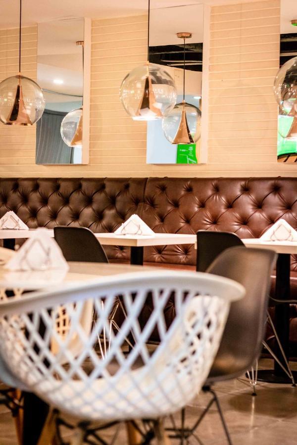 מדיין Lleras Green Hotel מראה חיצוני תמונה