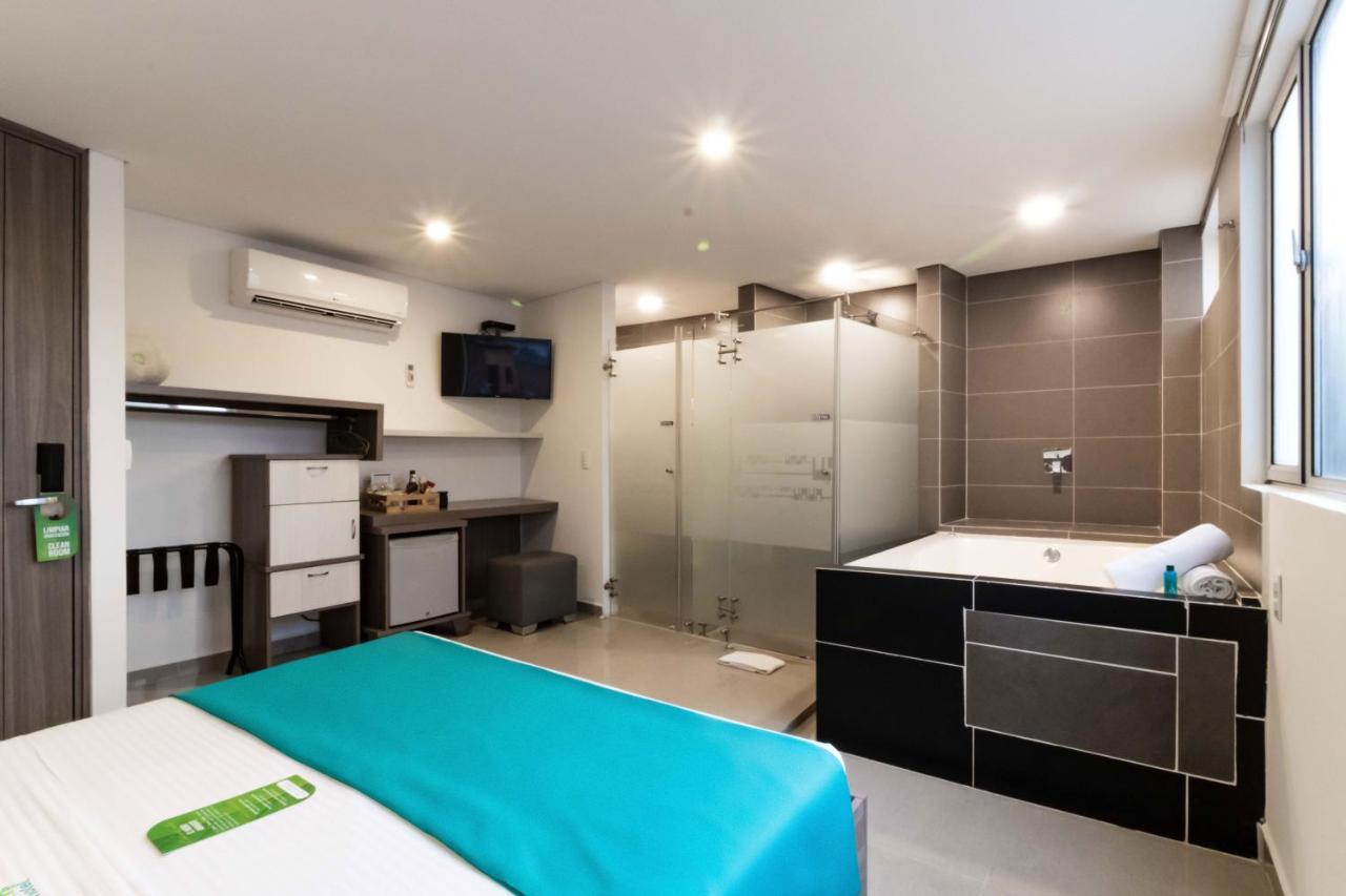 מדיין Lleras Green Hotel מראה חיצוני תמונה