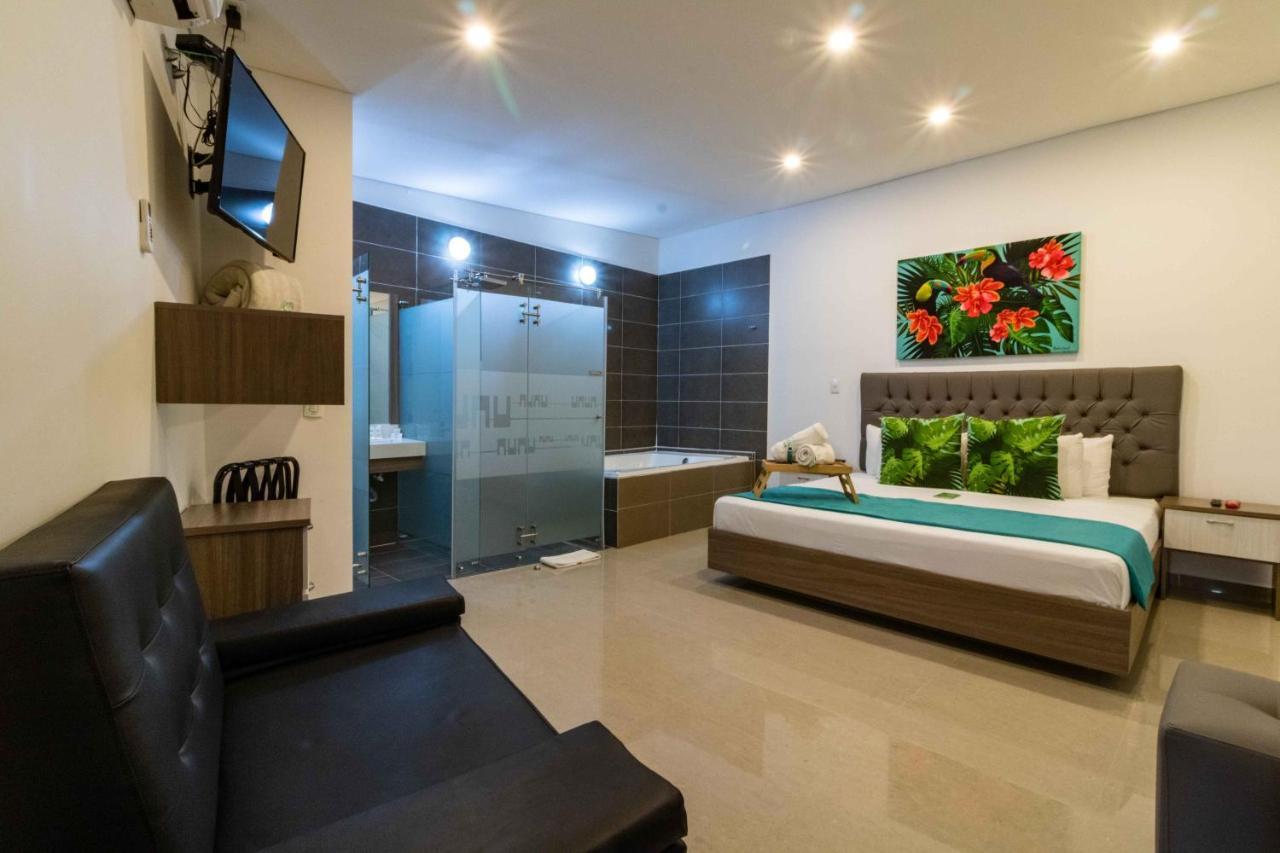 מדיין Lleras Green Hotel מראה חיצוני תמונה