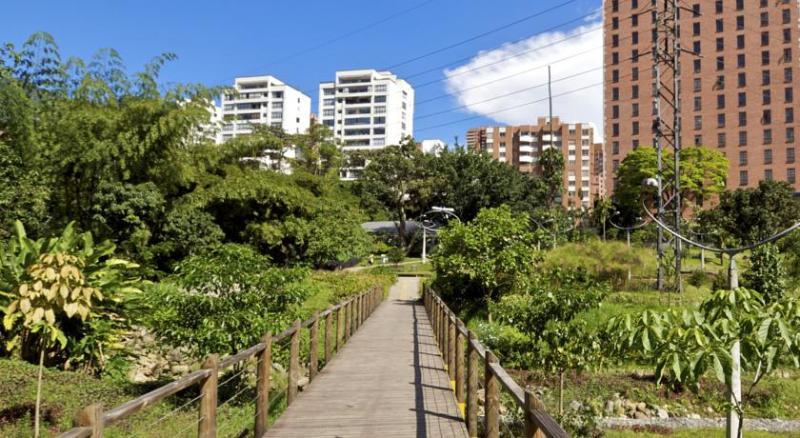 מדיין Lleras Green Hotel מראה חיצוני תמונה