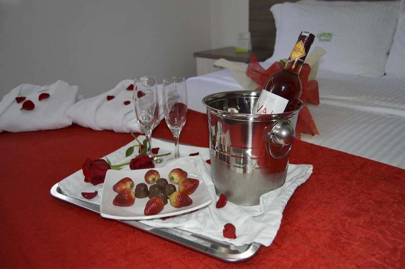 מדיין Lleras Green Hotel מראה חיצוני תמונה