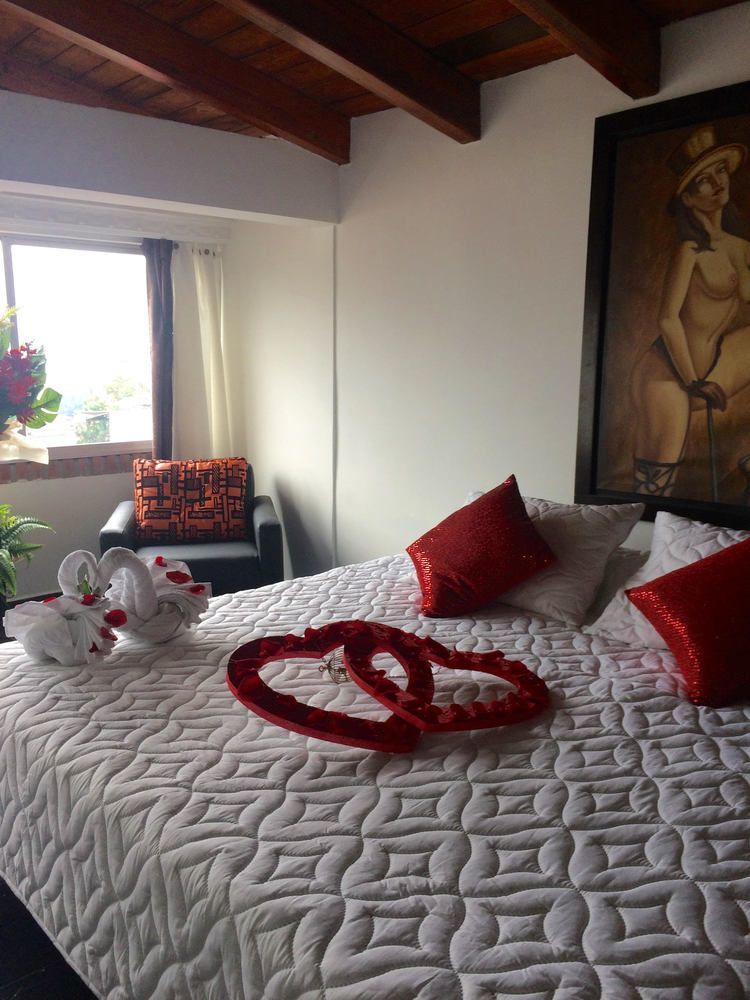 מדיין Lleras Green Hotel מראה חיצוני תמונה