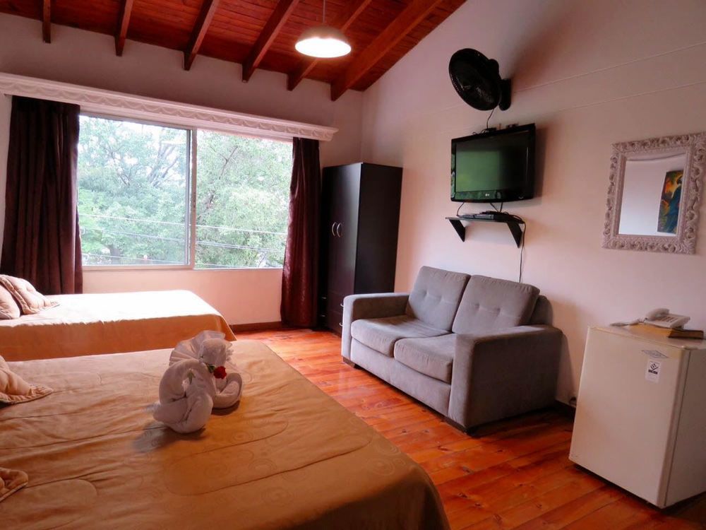 מדיין Lleras Green Hotel מראה חיצוני תמונה