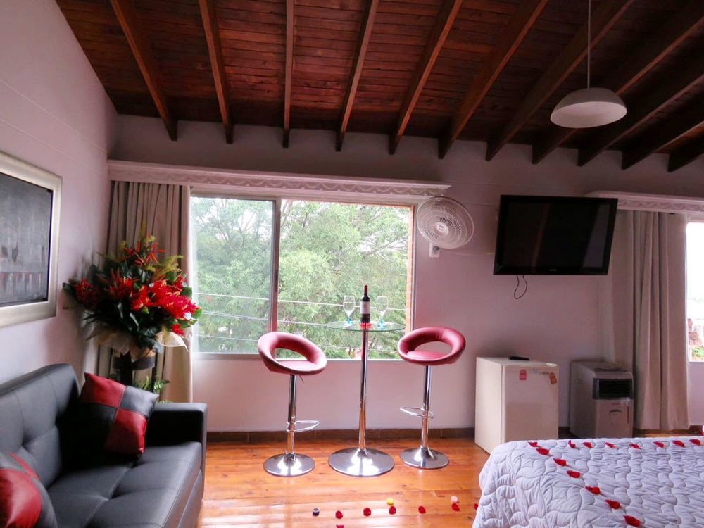 מדיין Lleras Green Hotel מראה חיצוני תמונה