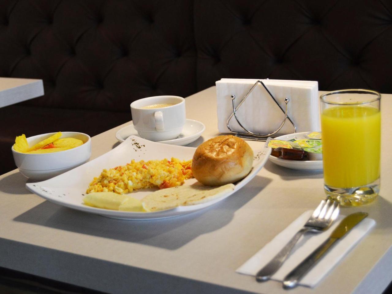 מדיין Lleras Green Hotel מראה חיצוני תמונה