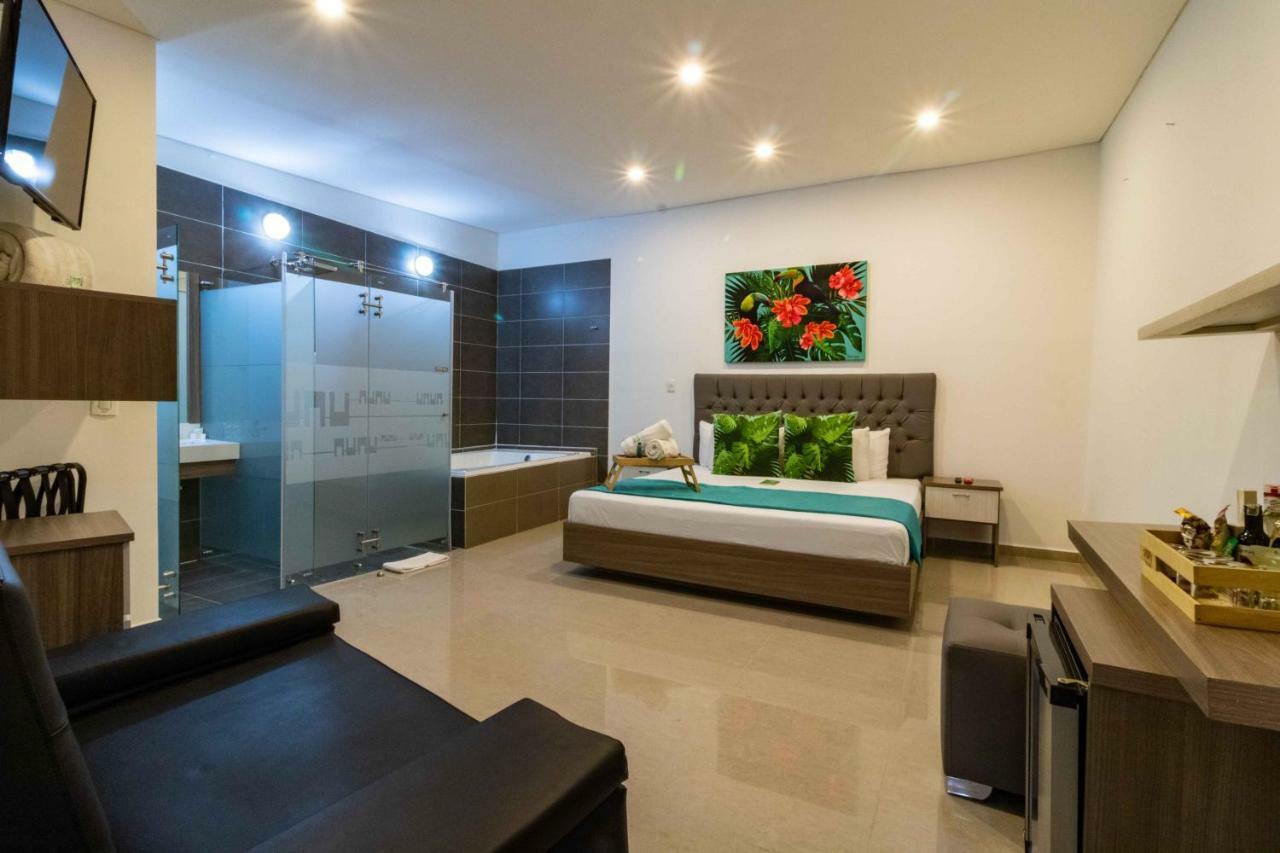 מדיין Lleras Green Hotel מראה חיצוני תמונה